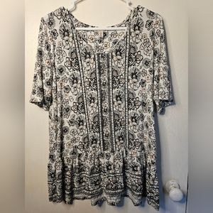 Lila Rose top short sleeved size large white black tan